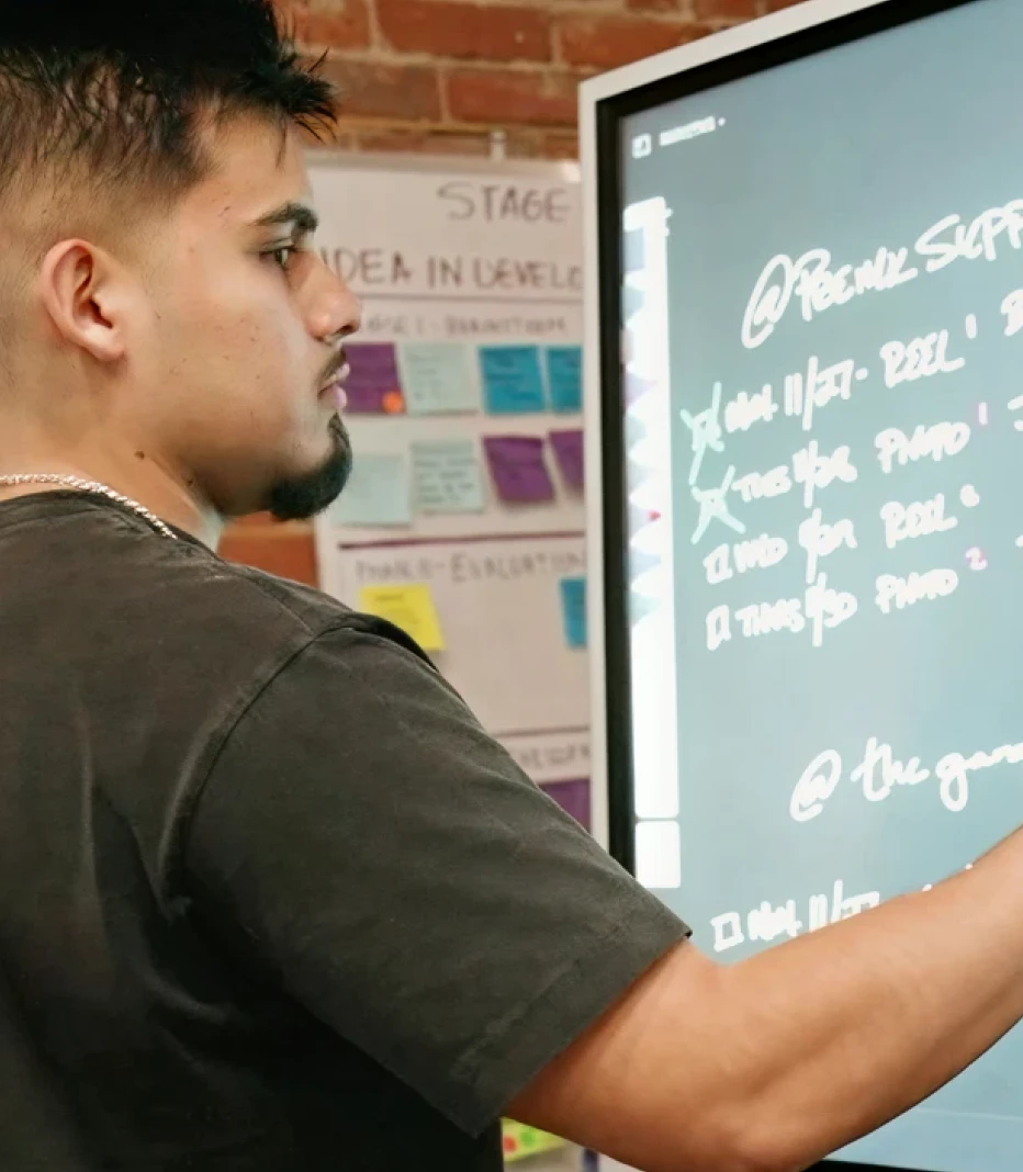 User sharing ideas on the Vibe Board S1 smart whiteboard