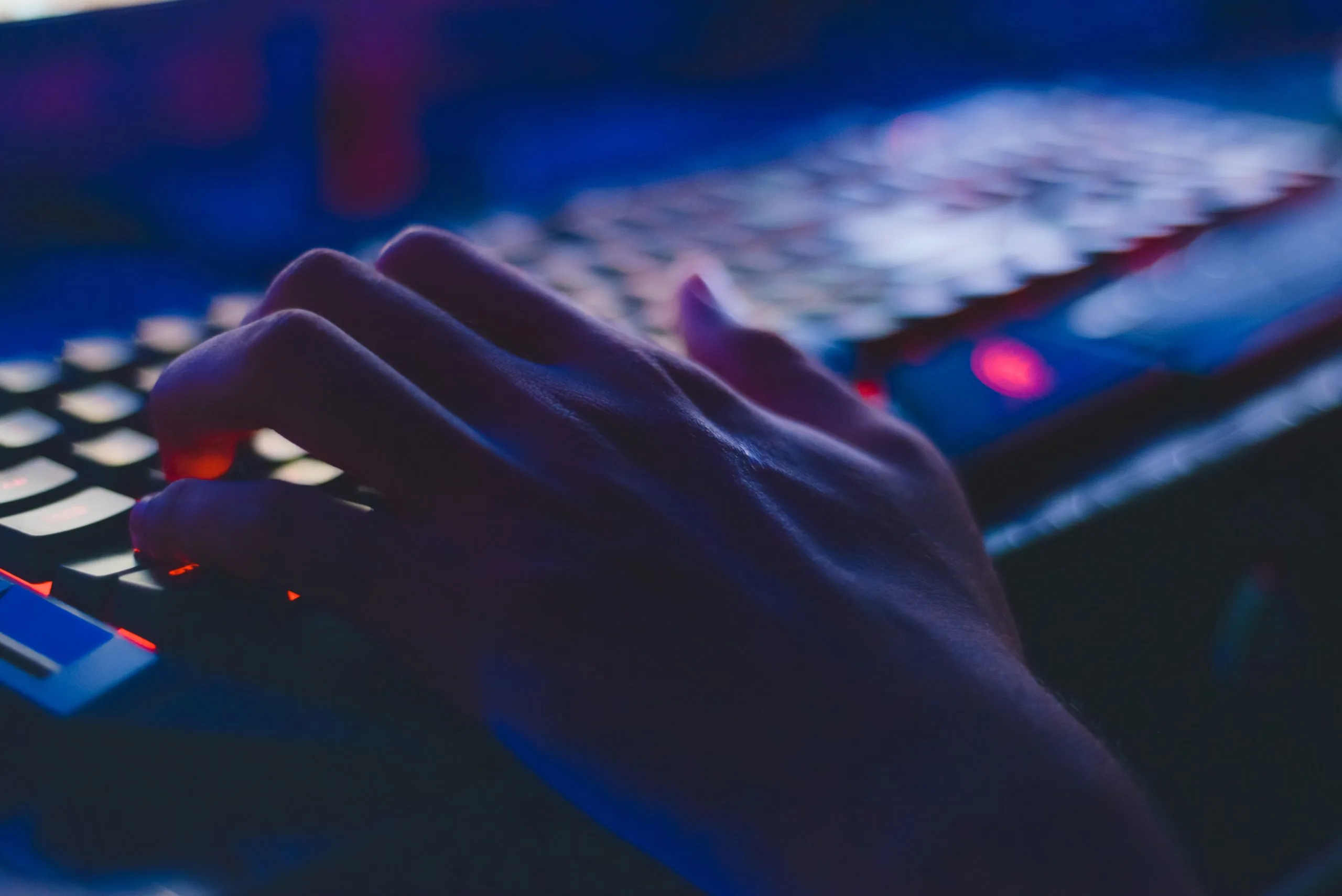 8 Virtual and Hybrid Team-Building Games to Boost Remote Team Engagement
