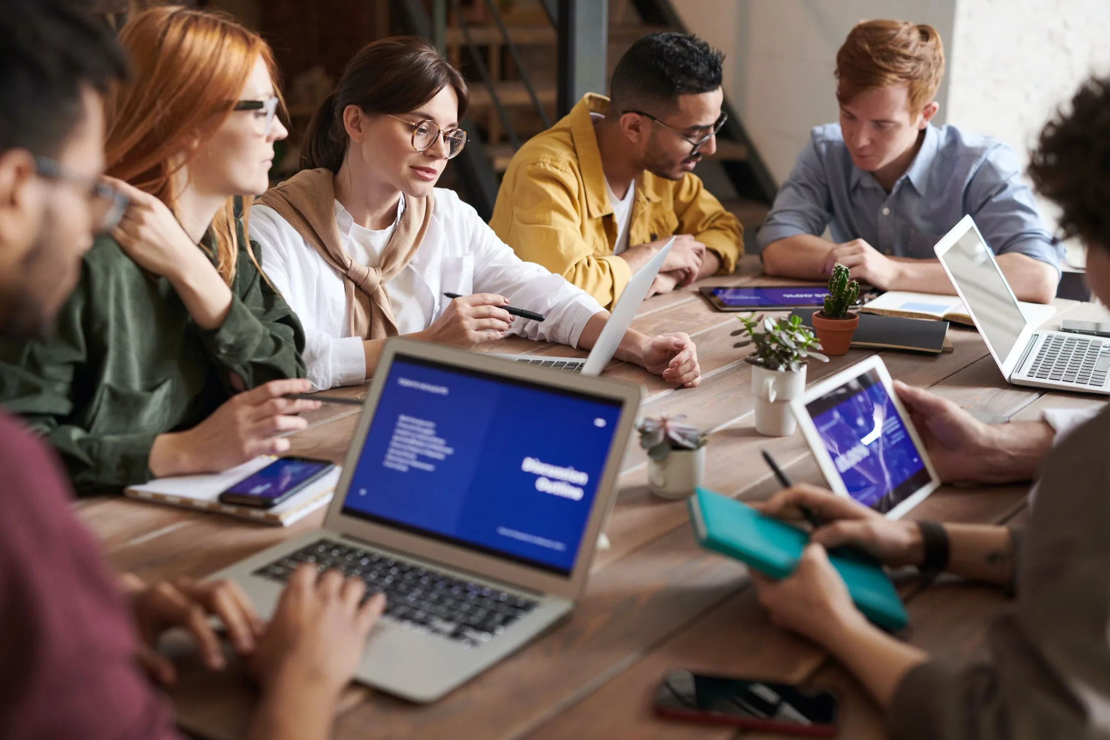 Business Communication Solutions for Hybrid Teams (2026 Guide)