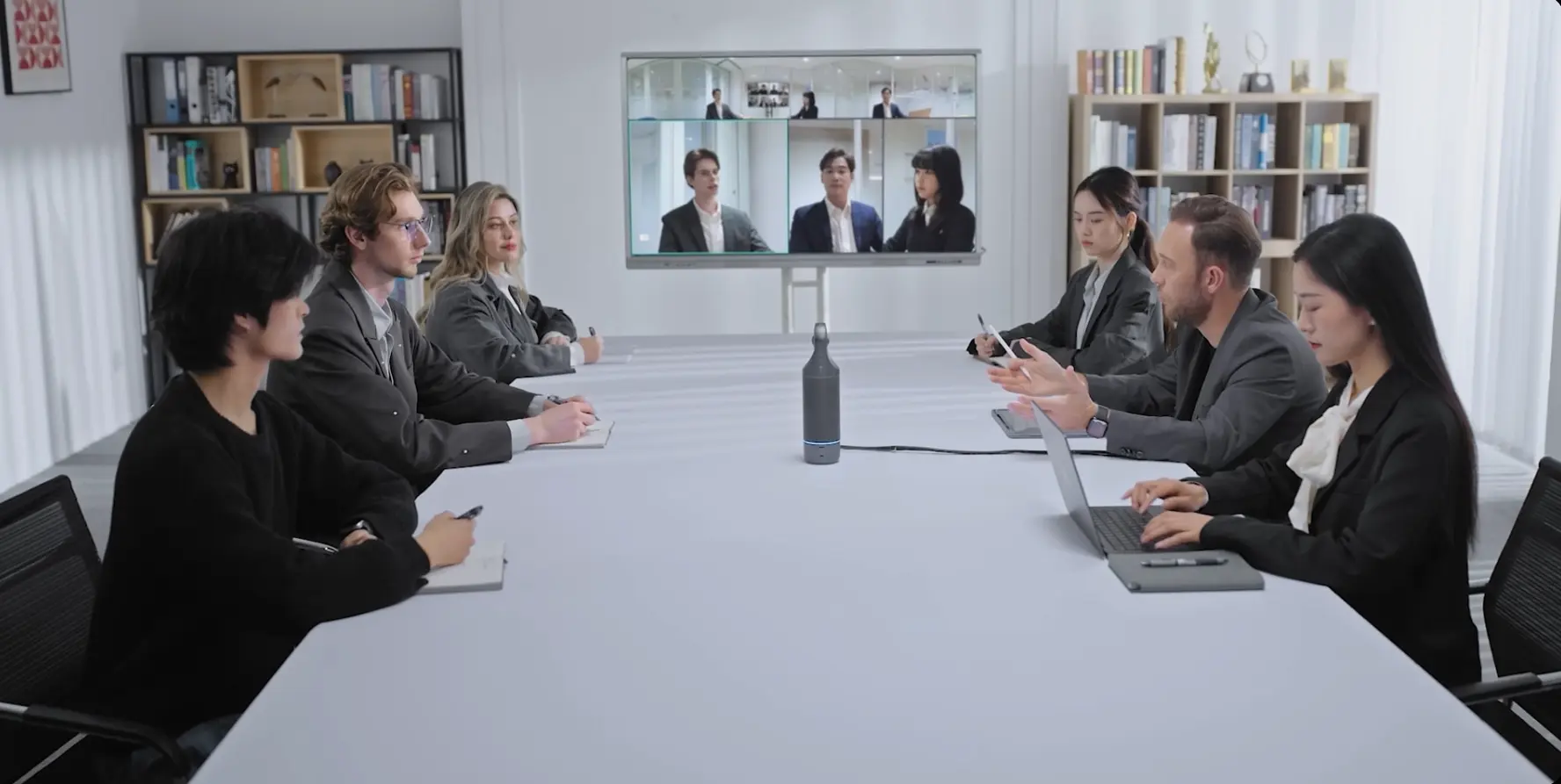 Kandao Meeting Pro 2 360° conference camera in hybrid meeting room with remote participants